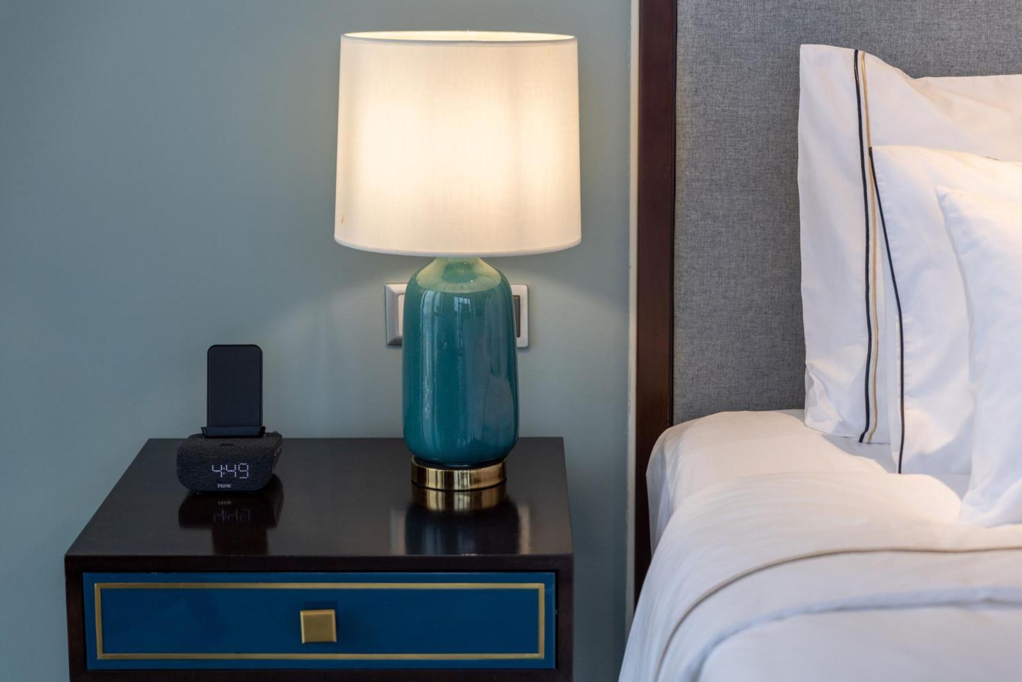 Hotel Melia Vinpearl Hue Camera foto A bedside lamp
