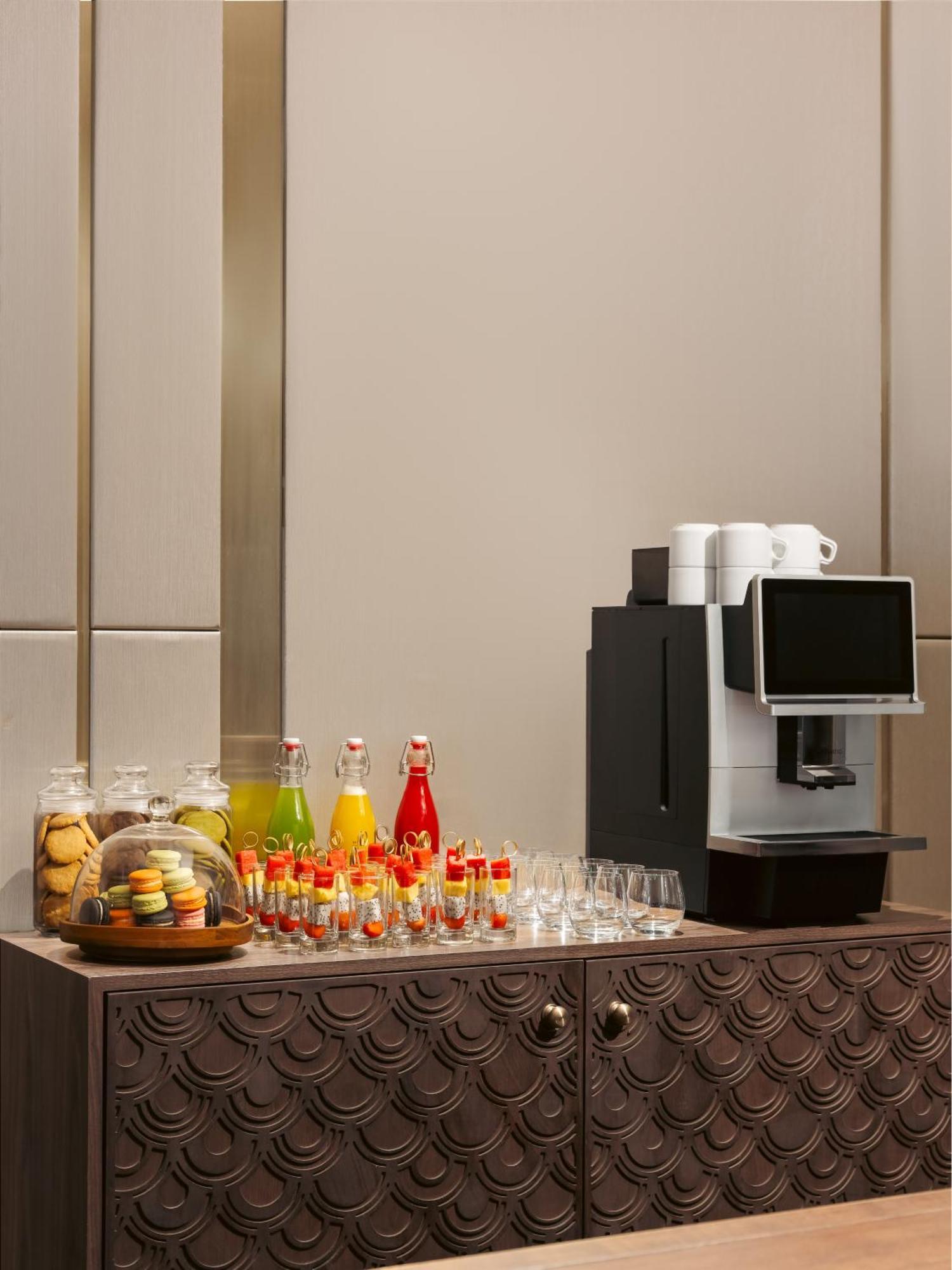 Hotel Melia Vinpearl Hue Esterno foto A coffee machine